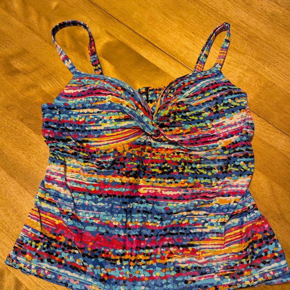 Maidenform mult-colored tankini top
